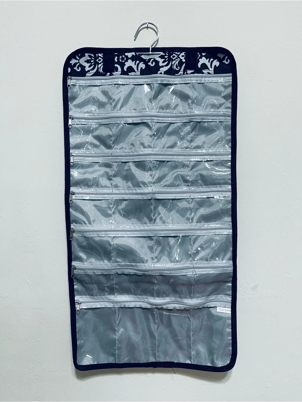 Hanging Jewelry & Accessory Storage Organizer Damask Pattern Folding Travel